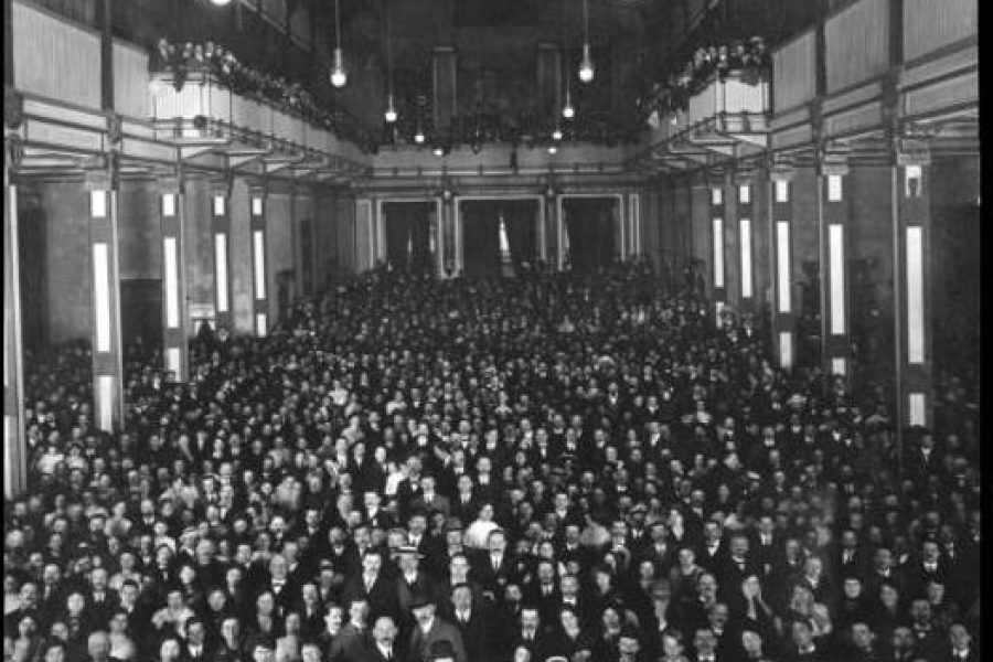 12 GENNAIO 1919 – CAMERA DEL LAVORO, PIAZZA DUOMO, GALLERIA VITTORIO EMANUELE  Comizio socialisti, scontri con la polizia