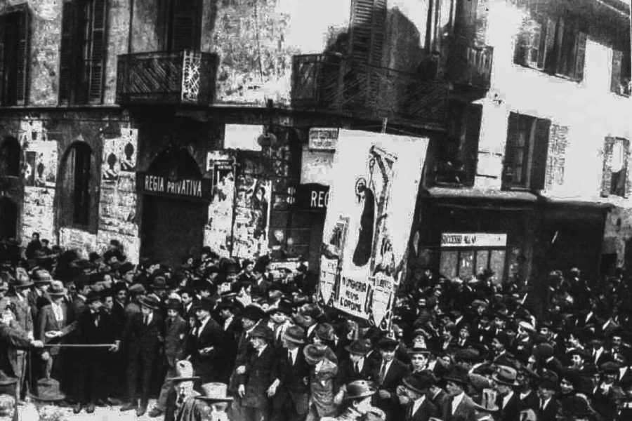 Un comizio socialista a sostegno dei comunisti d’Ungheria, 1920 (Archivio Centrale dello Stato, Roma)