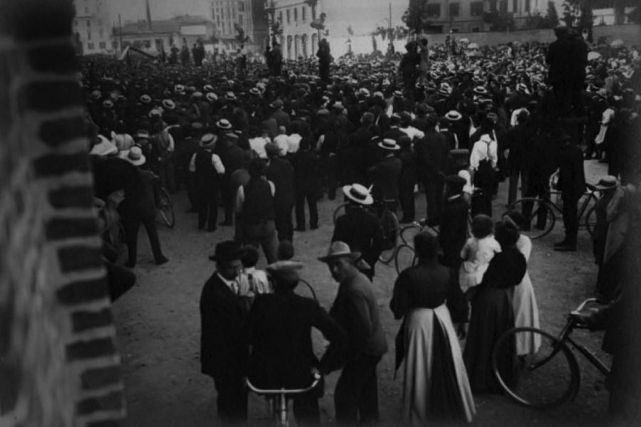 Un comizio durante la campagna per le elezioni comunali del 1920 (Civico Archivio Fotografico di Milano)